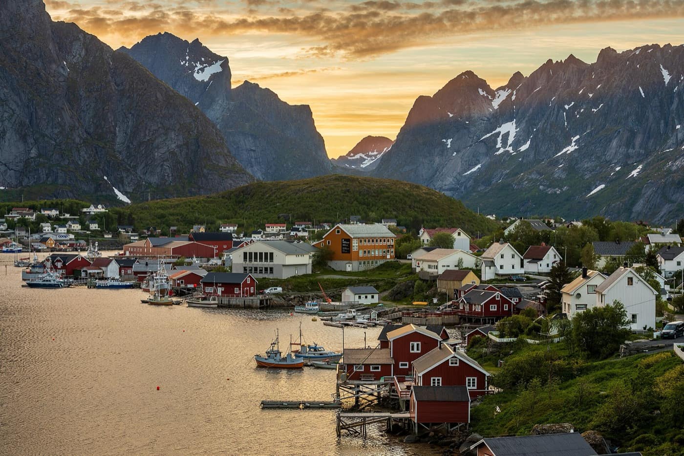 Îles Lofoten — Houses of Reine by Gravdalsbukta, Moskenes, Nordland, Norway, 2022 June