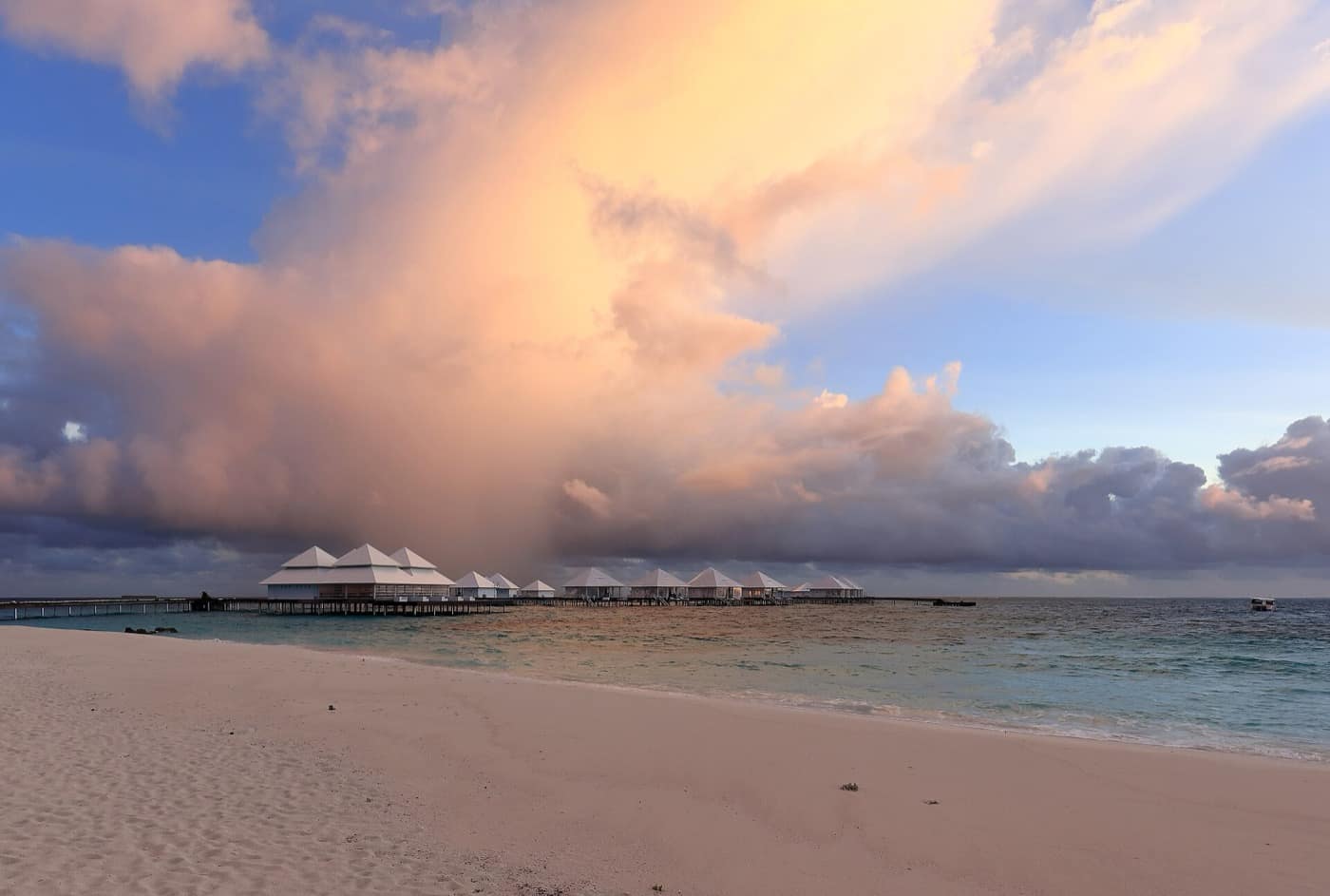 Maldives — Diamonds Thudufushi Beach and Water Villas, May 2017
