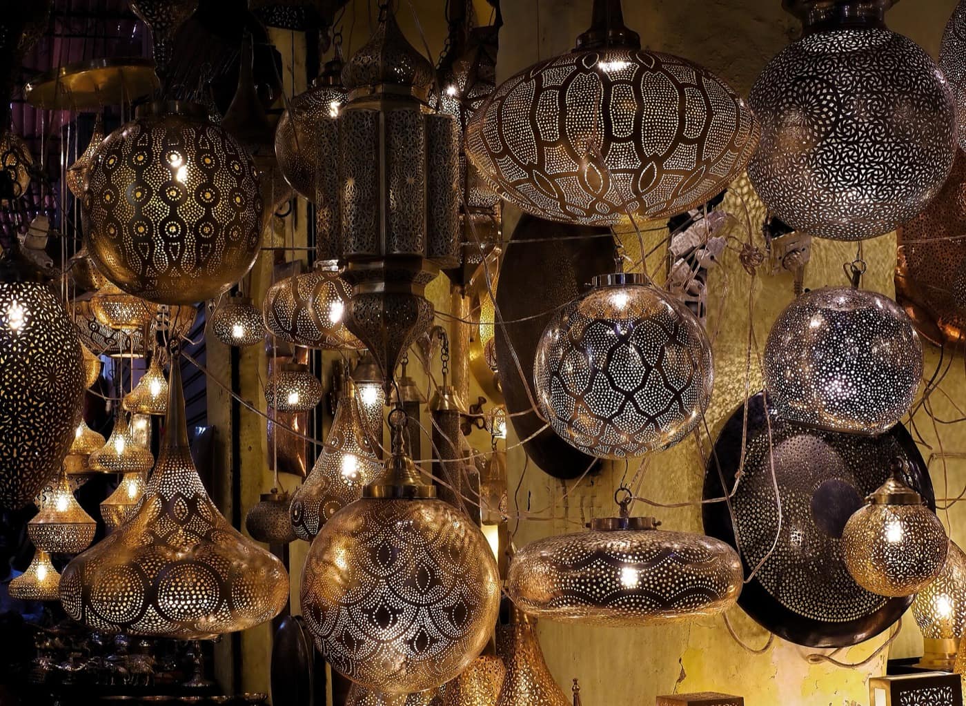 Marrakech — Oriental hanging lanterns. Souk Haddadine, Marrakech Medina (سوق الحدادين مراكش)