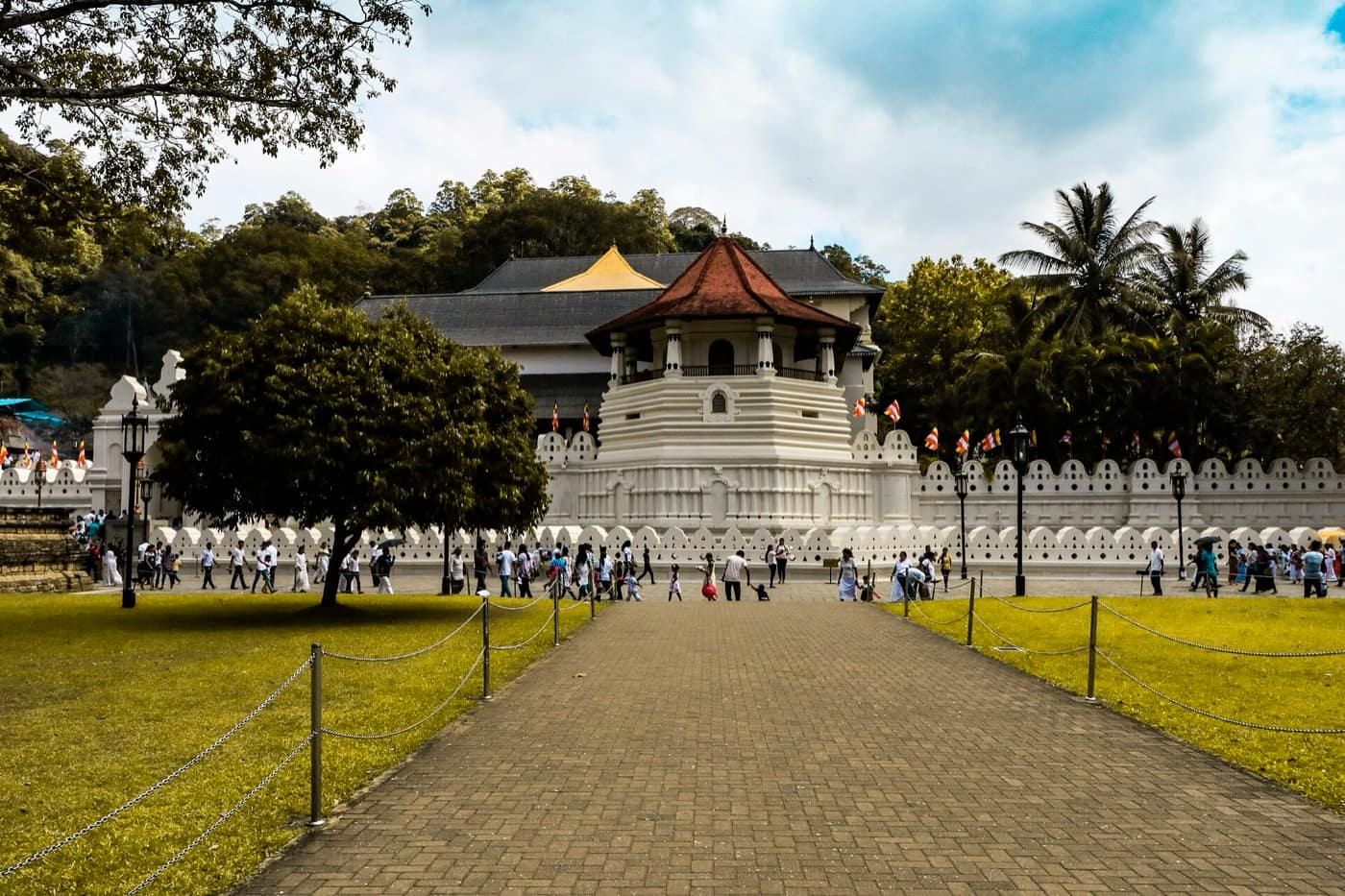 Sri Lanka — The Temple of Tooth relic in Kandy, Sri Lanka 3