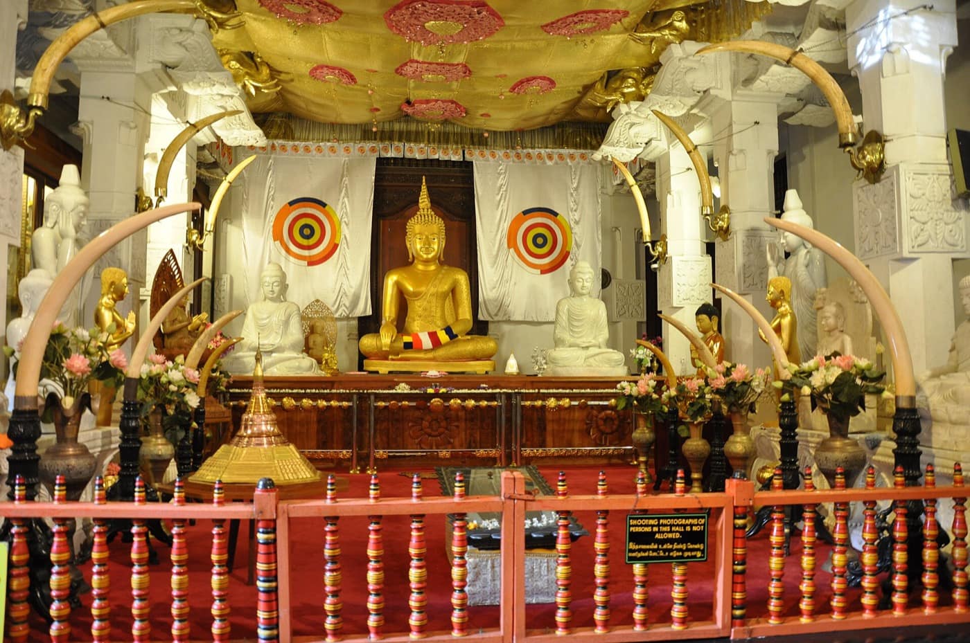 Sri Lanka — Shrine - The Temple of the Sacred Tooth Relic (Kandy)