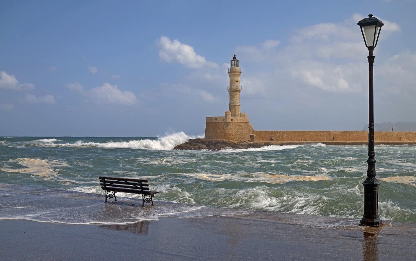 Crète — Quay and Lighthouse in Chania. Crete, Greece