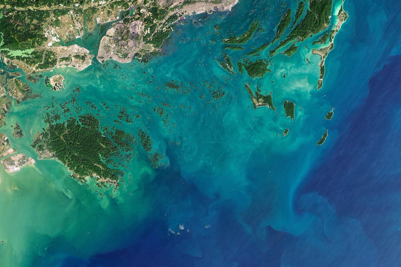 Baie d'Ha Long — Bai Tu Long Bay