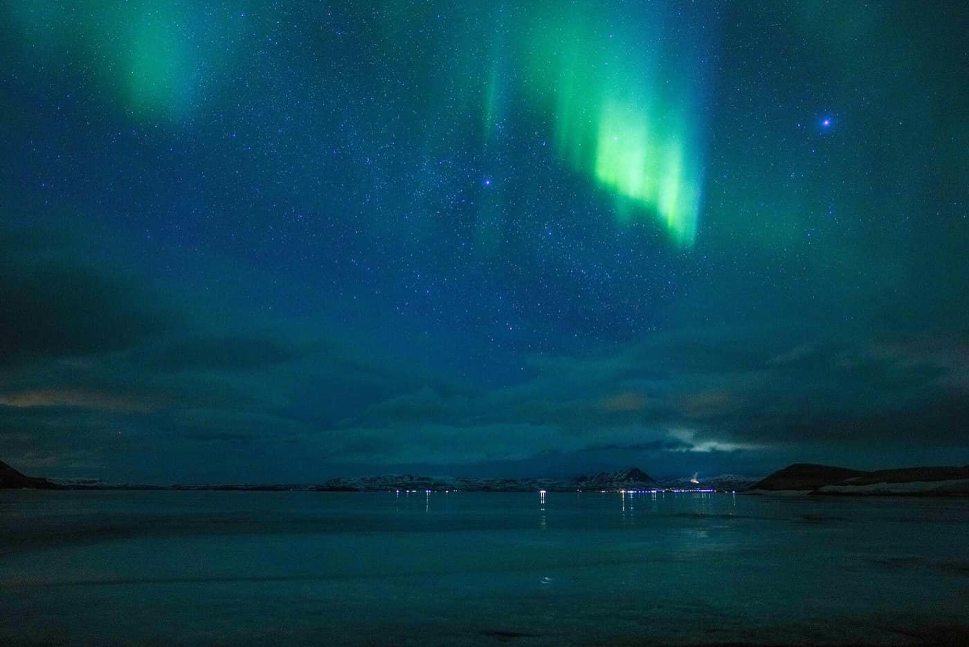 Islande — Northern lights over Mývatn (Iceland)