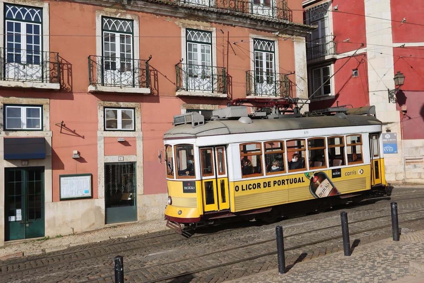 Lisbonne — Lissabon - Alfama - Largo de Santa Luzia - Streetcar - 2