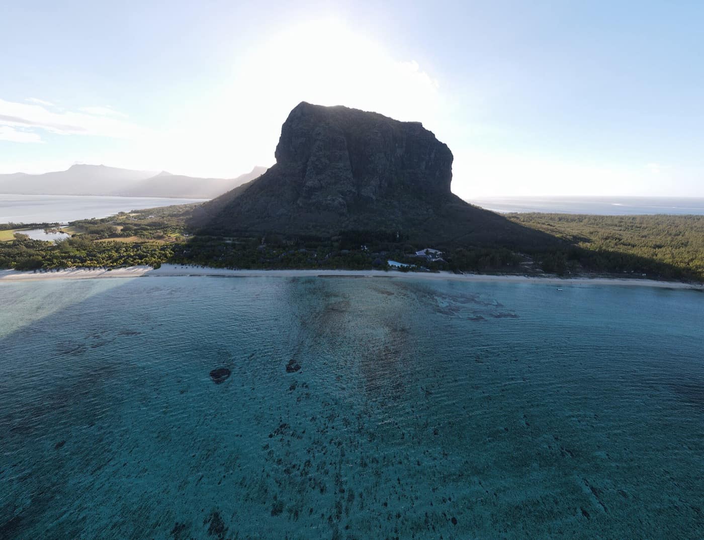 Île Maurice — Le Morne mountain morning shadow