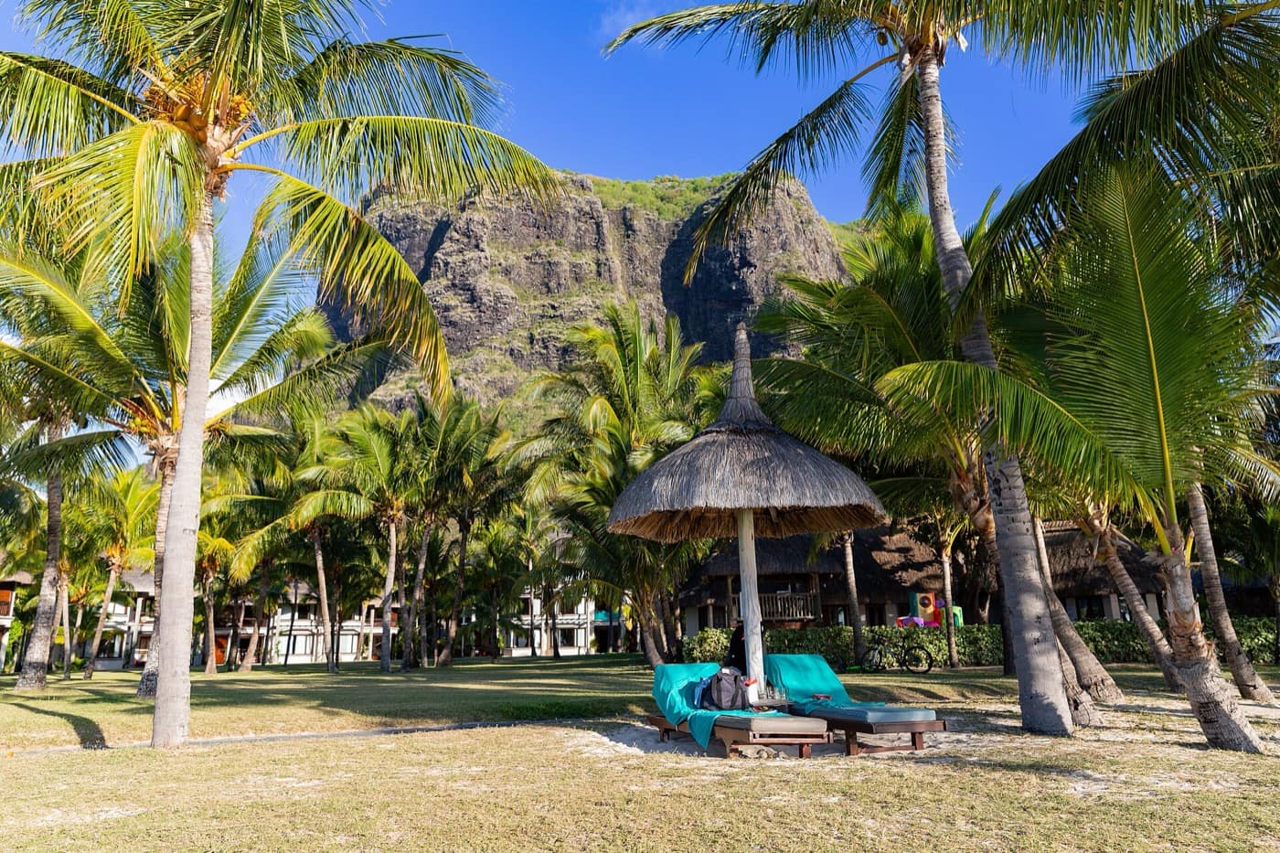 Île Maurice — Le Morne Beach with Le Morne Brabant Mountain in the background, Mauritius