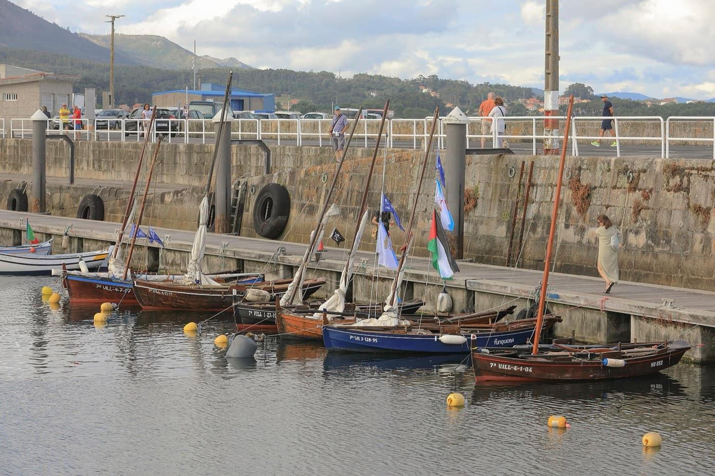 Porto — Dornas a vela no porto de Ribeira. Galiza